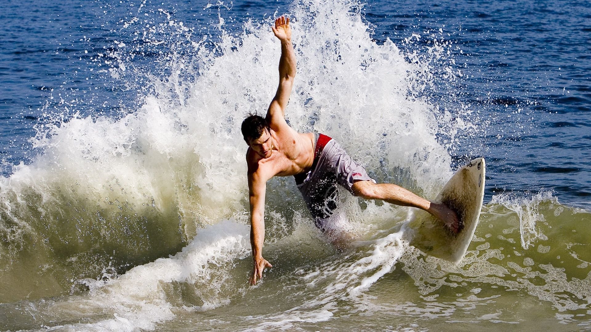 独行侠火力全开压制勇士，浓眉关键先生本色尽显