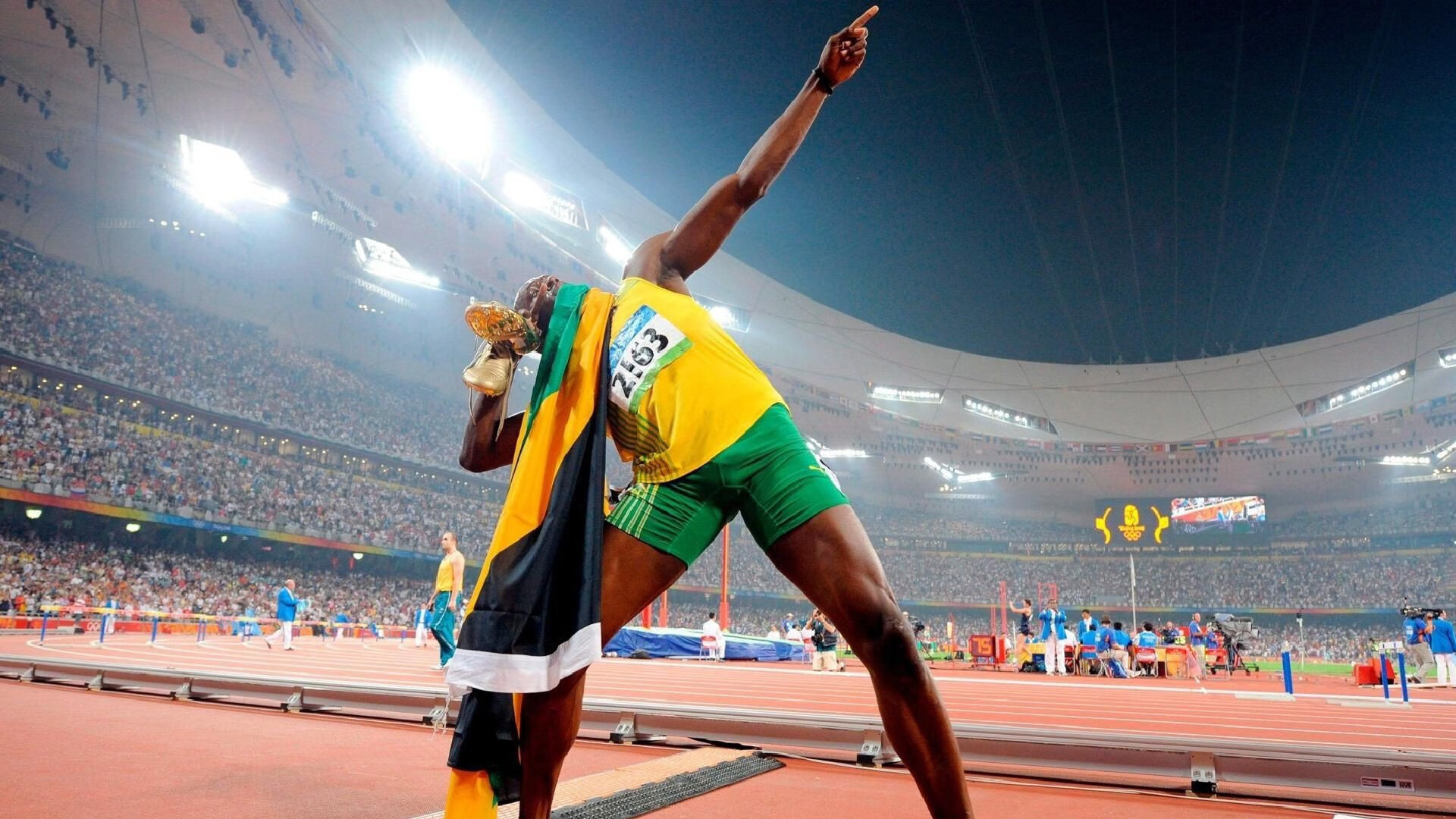 开云官网-拉塞尔点燃赛场，威廉姆斯轻取法拉利，一场改写历史的胜利