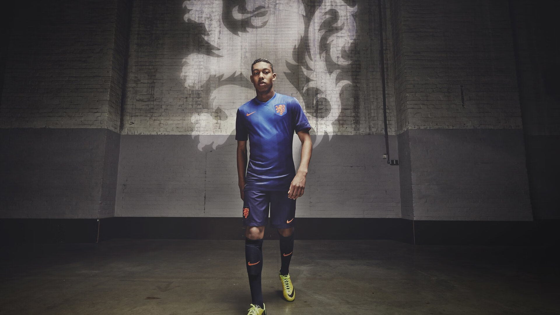 赛道上的孤勇者，皮亚斯特里独扛大旗，红牛二队轻取哈斯车队